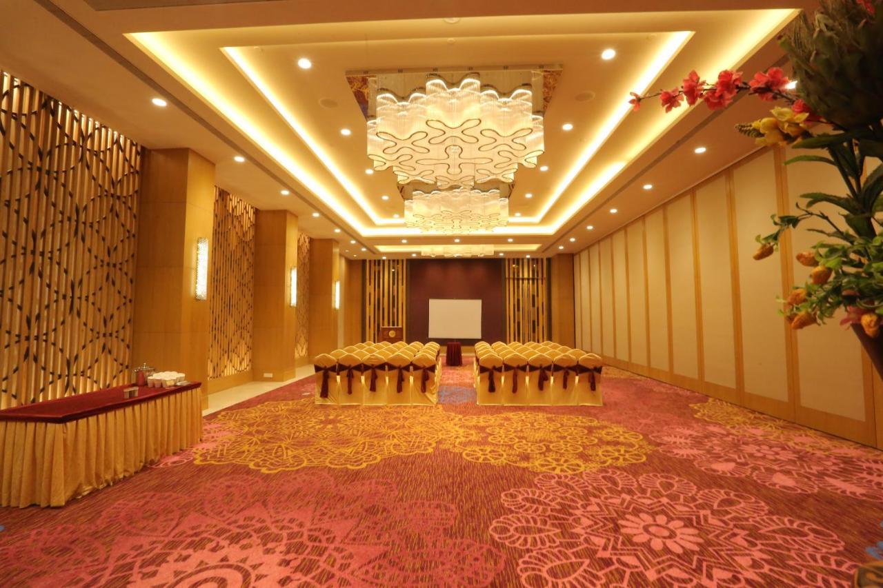 The Imperial Palace Rajkot Luaran gambar