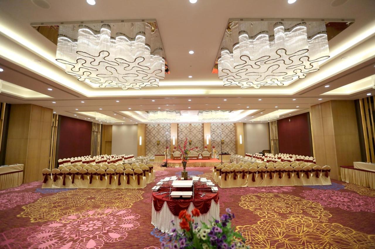 The Imperial Palace Rajkot Luaran gambar