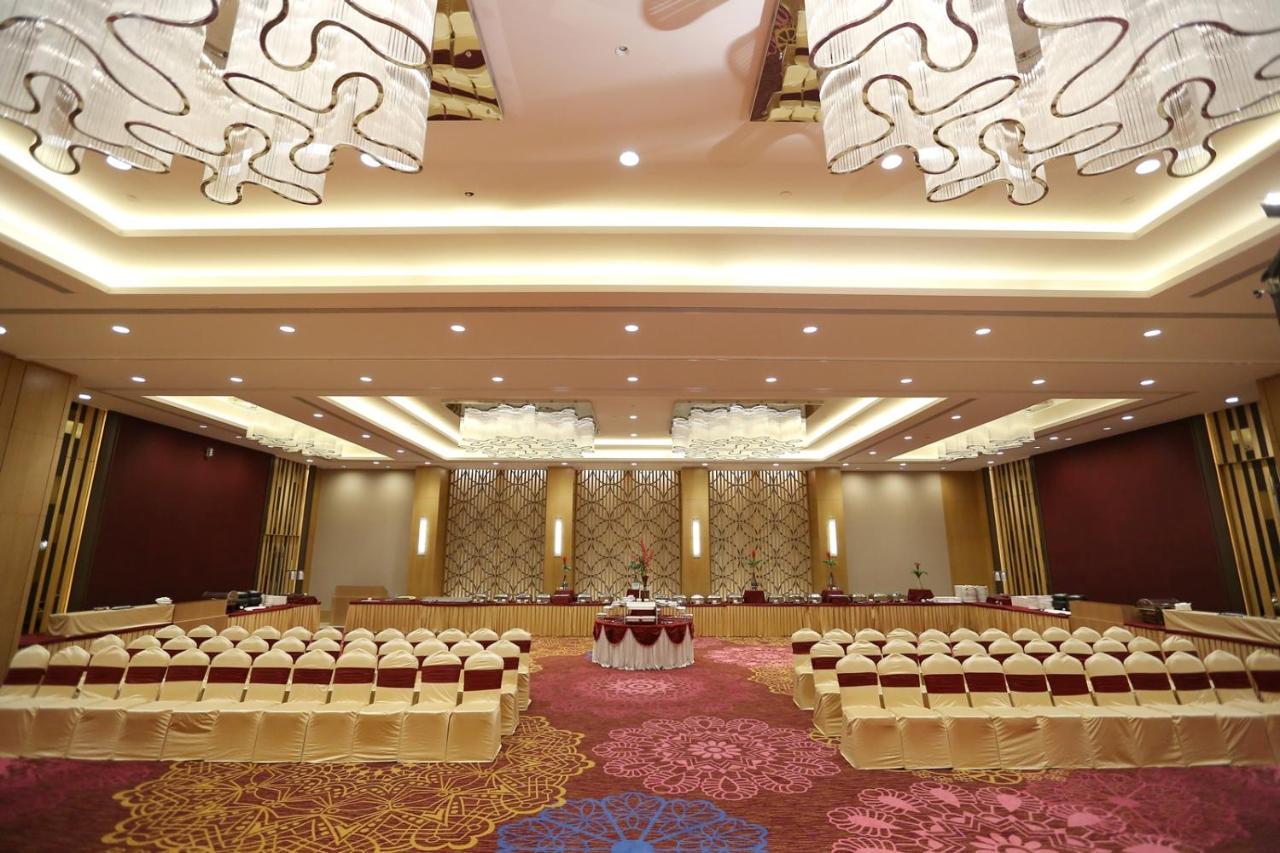 The Imperial Palace Rajkot Luaran gambar